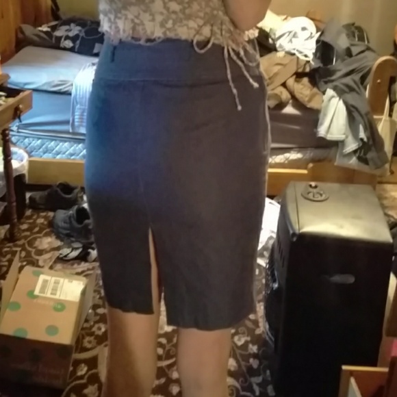 Mini skirt - Picture 3 of 5